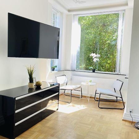 Aday - Aalborg Mansion - Open Bright Apartment With Garden Экстерьер фото