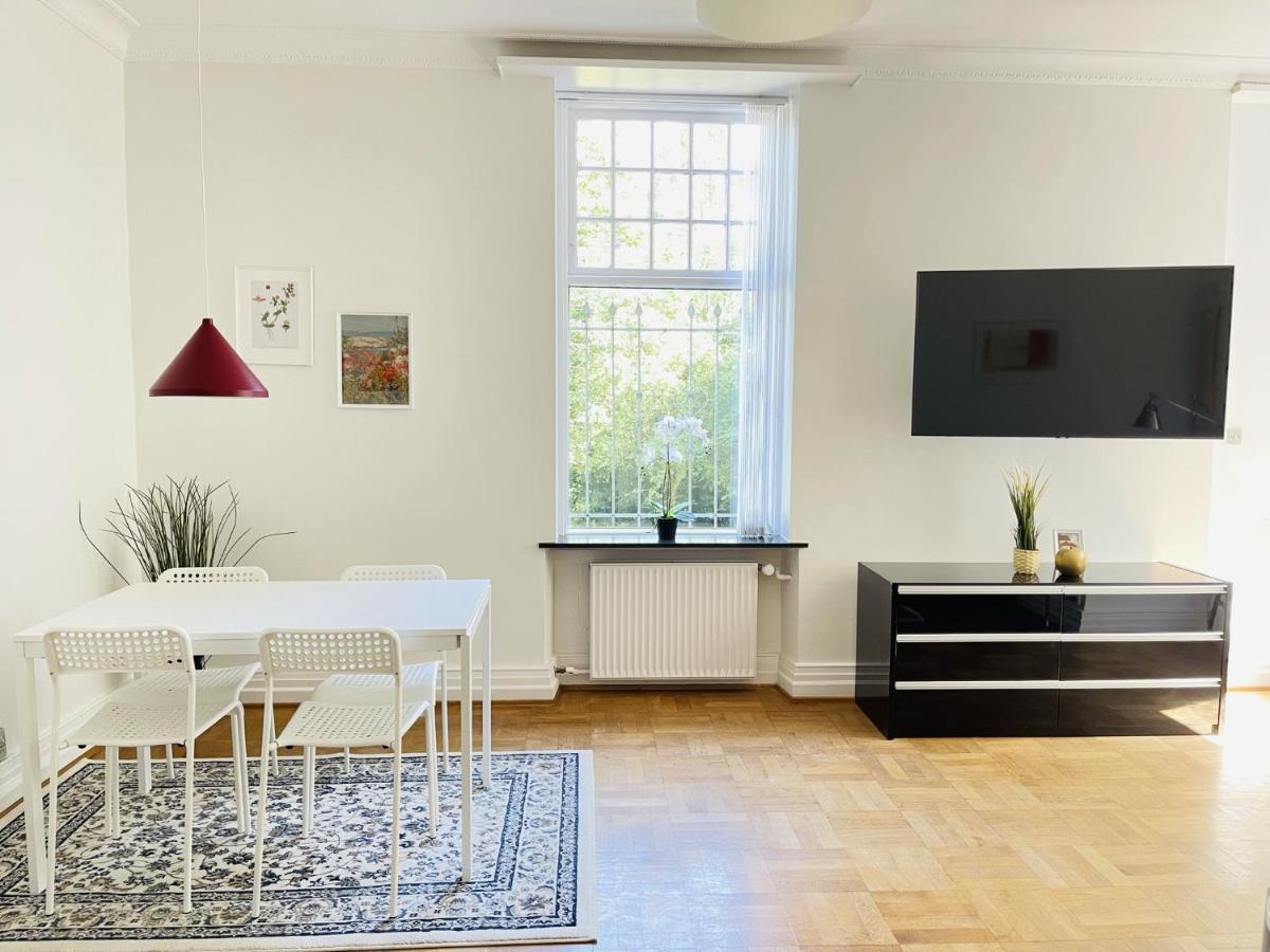 Aday - Aalborg Mansion - Open Bright Apartment With Garden Экстерьер фото