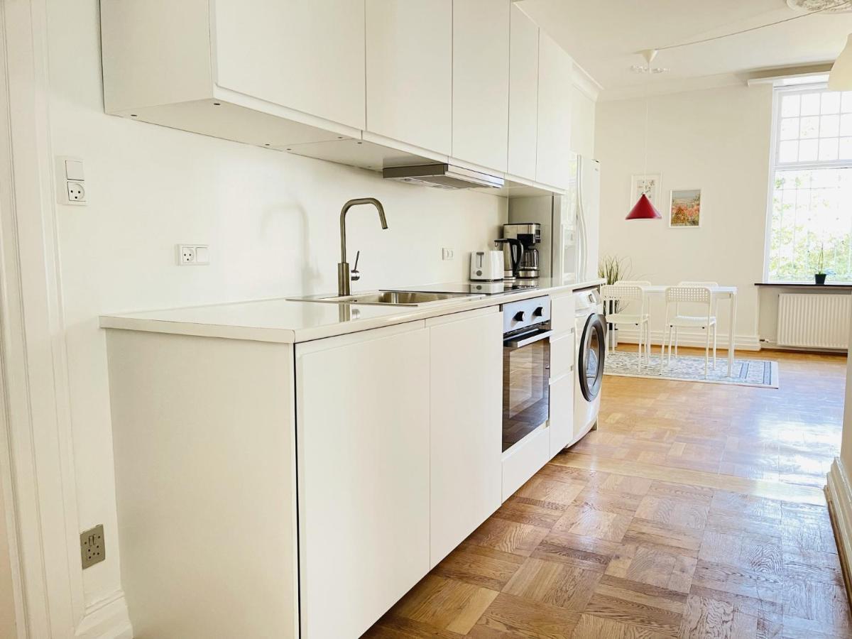 Aday - Aalborg Mansion - Open Bright Apartment With Garden Экстерьер фото